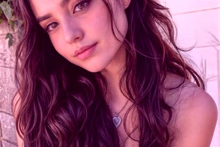 Abigail, 33, a brunette amber-eyed caucasian companion based in Chadegan. Offering Couples, Massage, CIM. Available for incall and outcall, day and evening d...