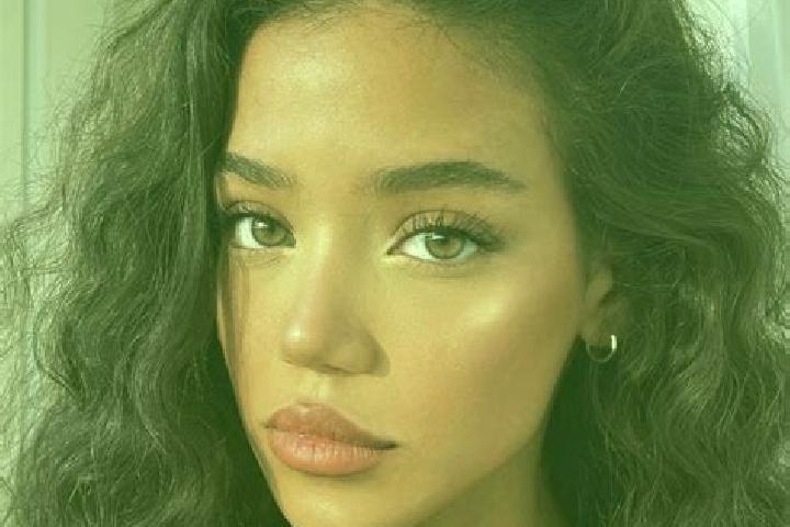 Addison, 30, a red amber-eyed caribbean companion based in Ikuri. Offering Tantra, Prostate Massage, Deep French Kissing, Erotic Massage, Roleplay. Available...