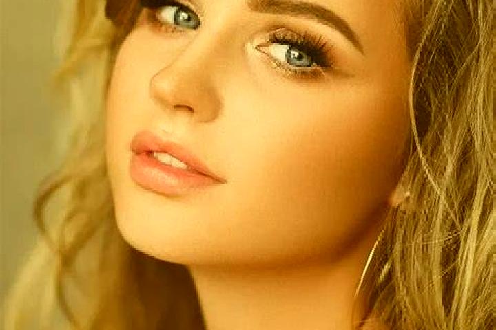 Amelia, 29, a red grey-eyed latina companion based in Mandanici. Offering GFE, Prostate Massage, Tantra, Party Girl. Available for incall and outcall, day an...