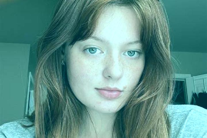 Aria, 28, a brunette brown-eyed mediterranean companion based in El Pintor. Offering Massage, A-Level, Party Girl, Domination. Available for incall and outca...