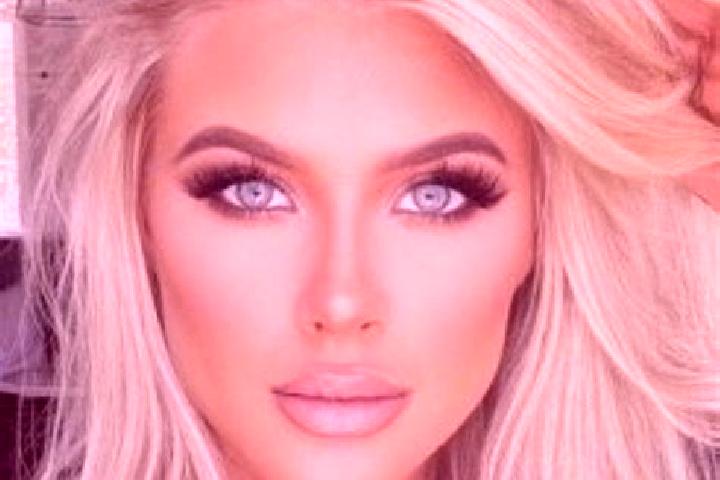 Aria, 28, a chestnut amber-eyed mediterranean companion based in Redhead. Offering BDSM, Erotic Massage, A-Level, GFE. Available for incall and outcall, over...