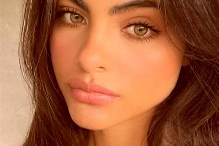 Ariana, 28, a chestnut hazel-eyed caucasian companion based in Garanas. Offering Erotic Massage, Party Girl, Dinner Date. Available for incall and outcall, d...