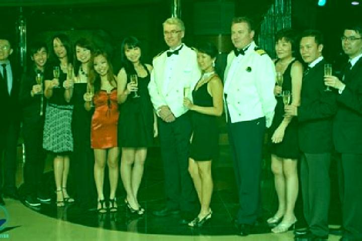 Aubrey, 37, a chestnut grey-eyed caucasian companion based in South Bar. Offering Erotic Massage, Roleplay, Tantra. Available for incall and outcall, overnig...