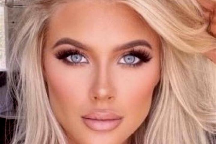 Aubrey, 37, a platinum blonde amber-eyed indian companion based in Kuroiso. Offering Overnight, GFE, Massage. Available for incall and outcall, day and eveni...