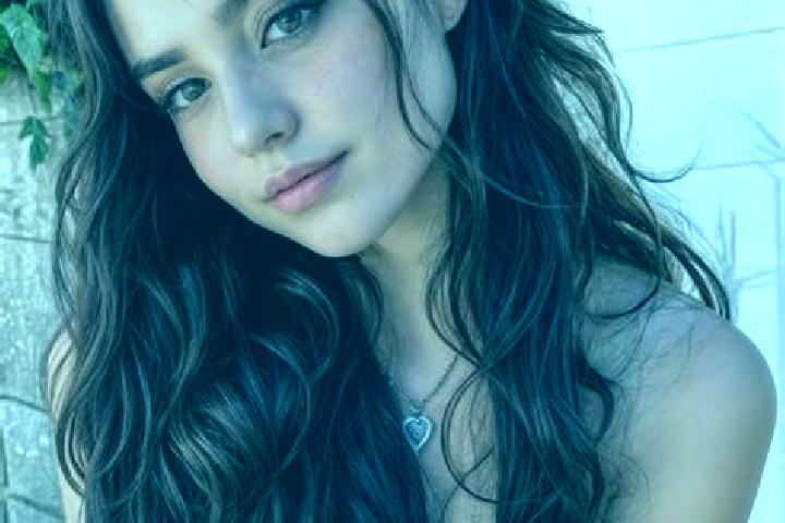 Aurora, 32, a chestnut brown-eyed slavic companion based in Didyma. Offering Roleplay, Duos. Available for incall and outcall, day and evening dates.