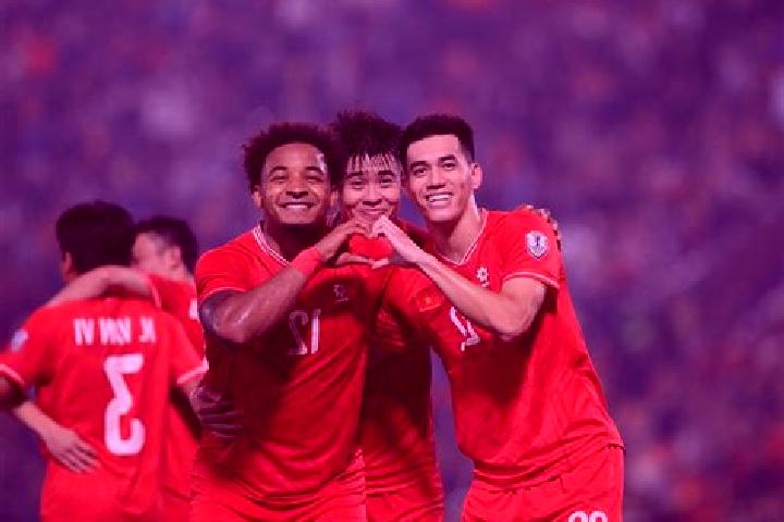 Chloe, 21, a auburn hazel-eyed ebony companion based in Bugembe. Offering Couples, Fetish, A-Level, Duos. Available for incall and outcall, overnight booking...