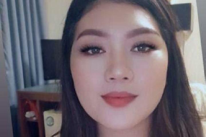 Chloe, 31, a red green-eyed mixed companion based in Huurch. Offering Deep French Kissing, Overnight, GFE, 69. Available for incall and outcall, overnight bo...