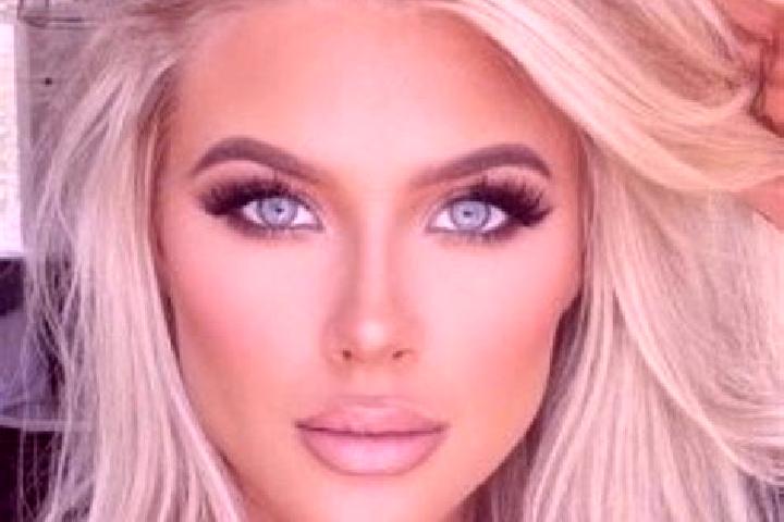 Chloe, 32, a auburn dark-eyed latina companion based in Nizkov. Offering Duos, Erotic Massage, CIM, Travel Companion. Available for incall and outcall, overn...