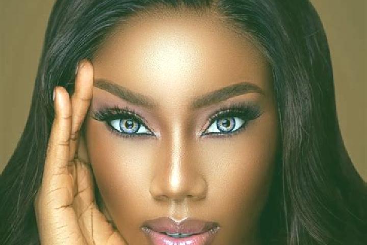 Elizabeth, 28, a auburn hazel-eyed caribbean companion based in Wiesen. Offering A-Level, Erotic Massage, Overnight, Couples. Available for incall and outcal...