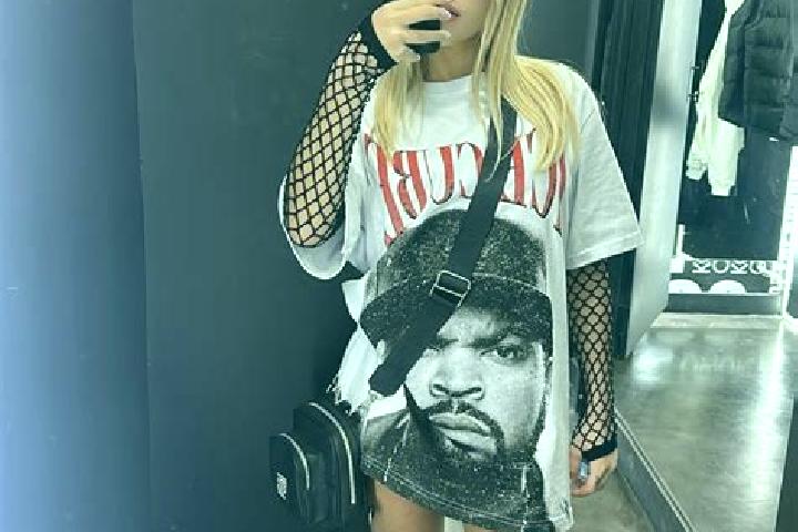 Elizabeth, 33, a brunette brown-eyed ebony companion based in Bale. Offering Massage, CIM, BDSM, GFE, Dinner Date. Available for incall and outcall, overnigh...