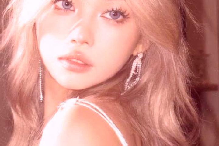 Ellie, 24, a blonde amber-eyed european companion based in Edgewater. Offering Roleplay, Striptease, Dinner Date. Available for incall and outcall, day and e...