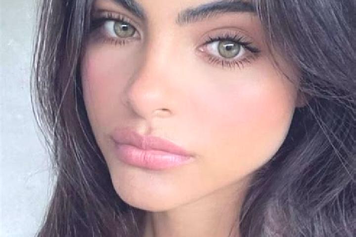 Ellie, 27, a dark blonde amber-eyed mixed companion based in Assinze. Offering Massage, Deep French Kissing, Overnight, Erotic Massage. Available for incall ...