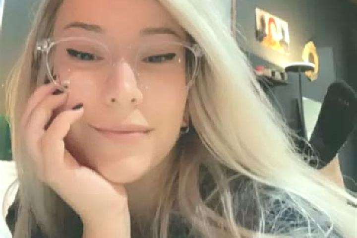 Emily, 28 — Escort in Fenghuanglu, China