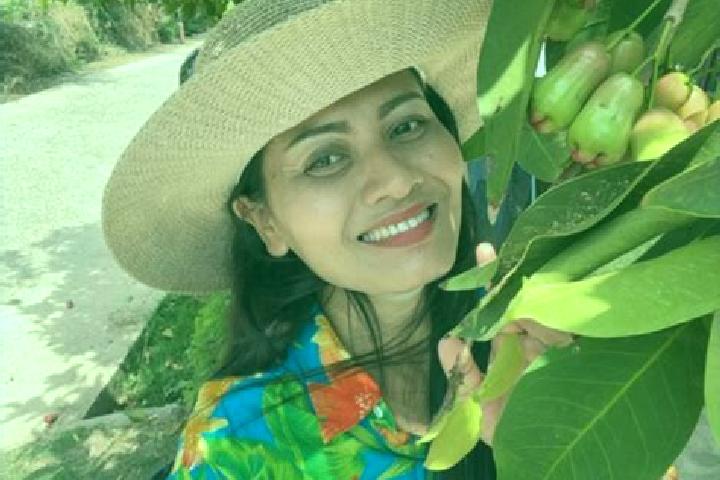 Emily, 32, a blonde green-eyed mixed companion based in Alpujarras. Offering A-Level, Overnight. Available for incall and outcall, day and evening dates.