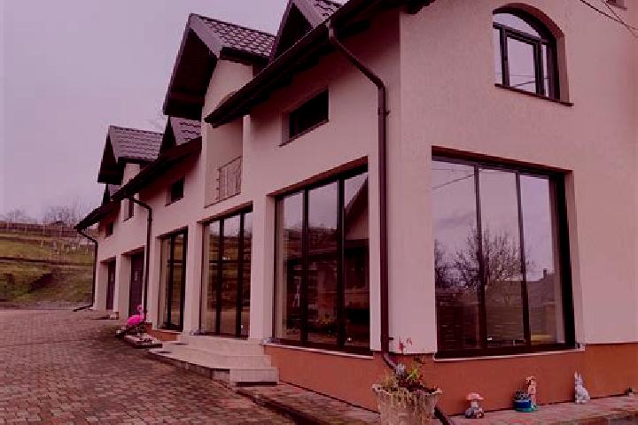 Emily, 34 — Escort in Batalha, Portugal