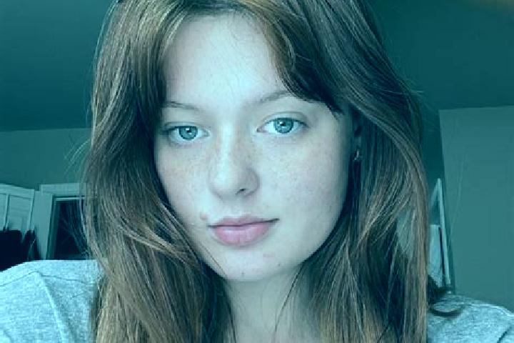 Emma, 21, a red blue-eyed asian companion based in Kopok. Offering Prostate Massage, Fetish, OWO, Duos. Available for incall and outcall, day and evening dates.