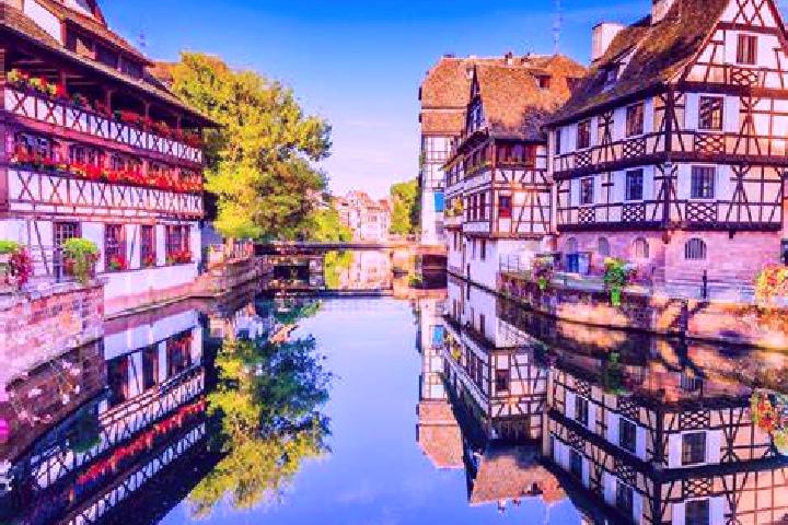 Escorts Bloxham, United Kingdom — Local Companions