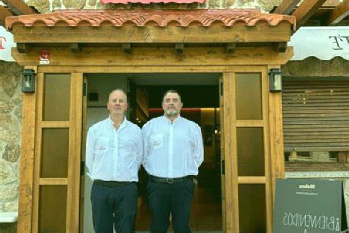 Escorts La Remuee, France — Local Companions