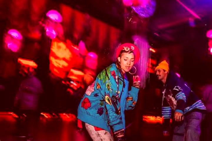Escorts Roos, United Kingdom — Local Companions