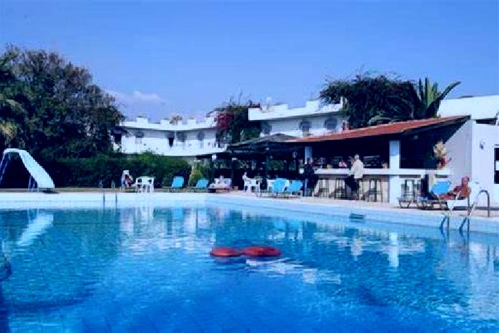 Escorts Tour-en-Bessin, France — Local Companions
