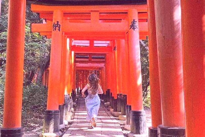 Eva, 34, a dark blonde grey-eyed latina companion based in Tanahpukang. Offering Girlfriend Experience, Travel Companion, Roleplay, Erotic Massage. Available...