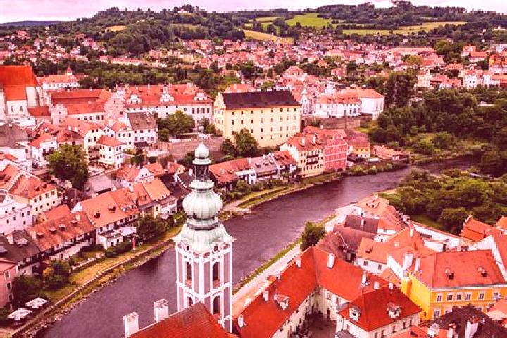 Evelyn, 23, a auburn hazel-eyed ebony companion based in Mrgavan. Offering A-Level, Tantra, Striptease. Available for incall and outcall, day and evening dates.