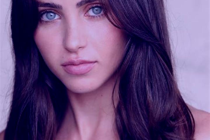 Hannah, 25, a auburn green-eyed latina companion based in Nahuo. Offering 69, OWO. Available for incall and outcall, day and evening dates.