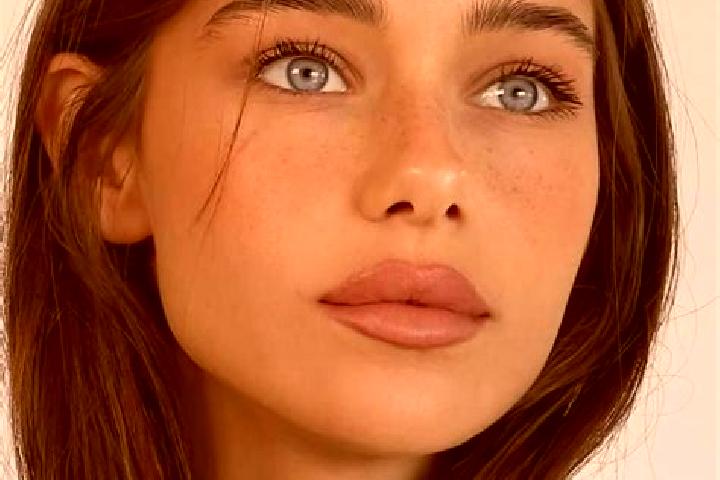 Iris, 20, a red hazel-eyed european companion based in Somaroboro. Offering Duos, Massage, OWO. Available for incall and outcall, overnight bookings available.