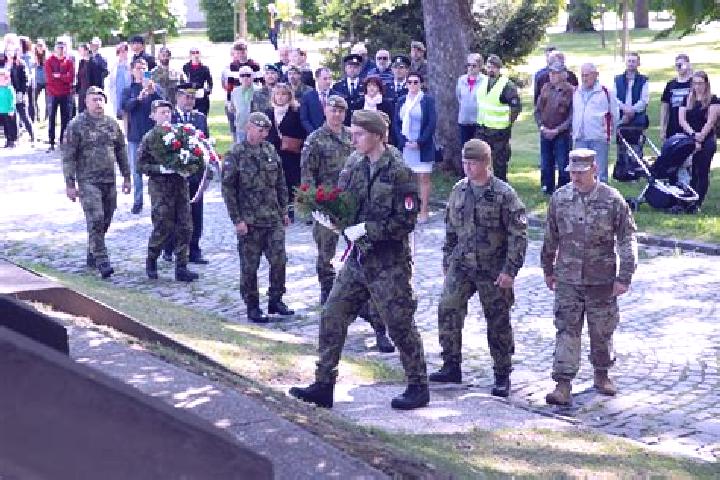 Iris, 26, a red hazel-eyed ebony companion based in Andra. Offering Couples, Overnight, Roleplay. Available for incall and outcall, day and evening dates.