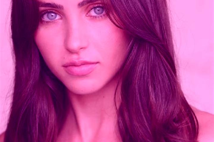 Isabella, 23, a red green-eyed mediterranean companion based in Kayes. Offering Erotic Massage, Prostate Massage, Fetish. Available for incall and outcall, d...