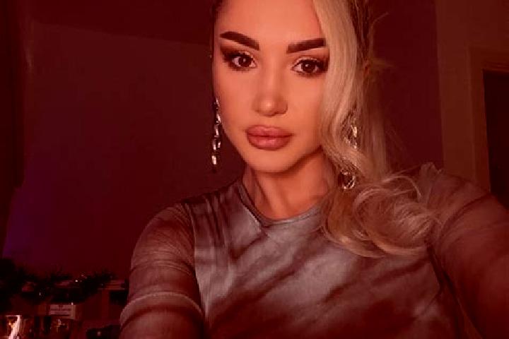 Isabella, 35, a platinum blonde green-eyed mixed companion based in Mathay. Offering Domination, Tantra, Deep French Kissing, Striptease. Available for incal...