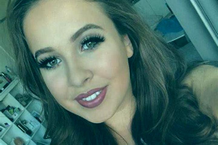 Lillian, 25, a red grey-eyed mediterranean companion based in Sabbia. Offering 69, OWO, Overnight, A-Level. Available for incall and outcall, overnight booki...