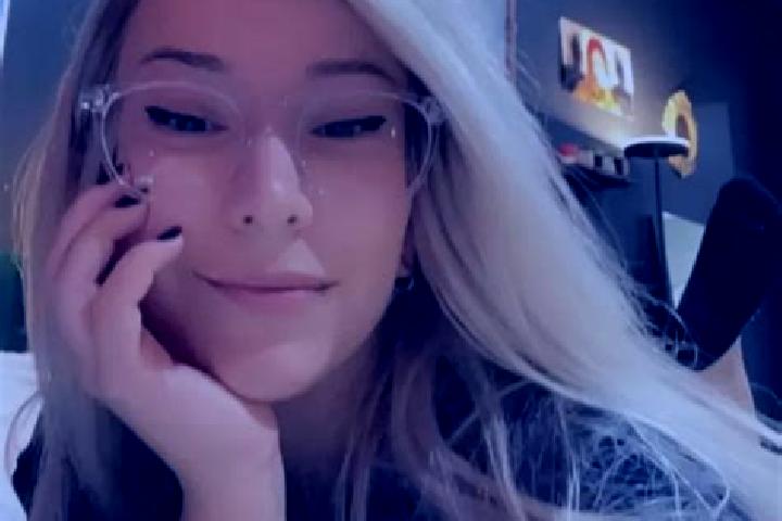 Lillian, 29, a dark blonde hazel-eyed slavic companion based in Quievy. Offering Fetish, OWO, Dinner Date, Travel Companion. Available for incall and outcall...