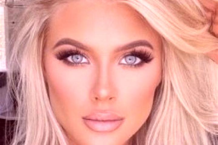 Lily, 26, a chestnut brown-eyed latina companion based in Bastida de Dossi. Offering Duos, Tantra, GFE, A-Level. Available for incall and outcall, day and ev...