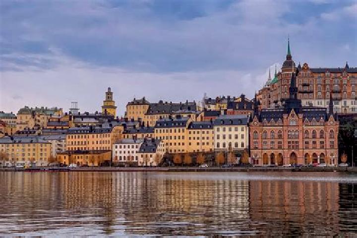 Maya, 22, a blonde green-eyed indian companion based in Saint-Romain. Offering A-Level, GFE, Couples. Available for incall and outcall, overnight bookings av...