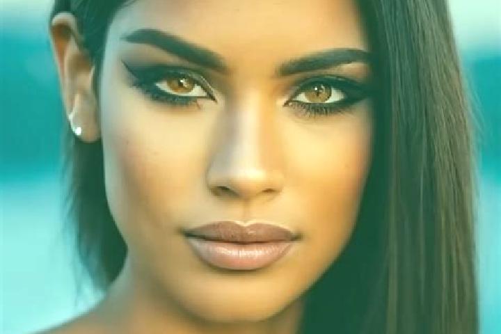 Maya, 35, a blonde blue-eyed indian companion based in Ayancik. Offering Erotic Massage, Duos, Fetish, Massage. Available for incall and outcall, day and eve...