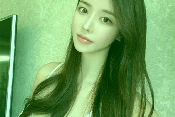 Mia, 28 — Escort in Housuo, China