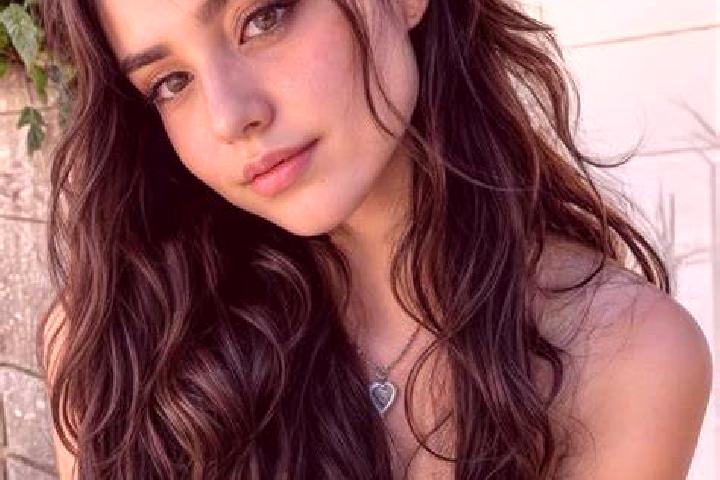 Mila, 27, a chestnut blue-eyed caucasian companion based in Vallelado. Offering A-Level, Party Girl, OWO. Available for incall and outcall, overnight booking...