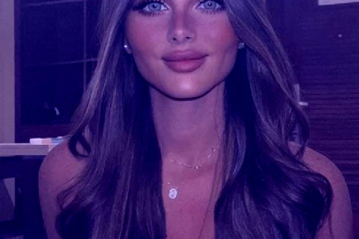 Nora, 26, a chestnut dark-eyed asian companion based in Apulia. Offering Tantra, 69, Couples. Available for incall and outcall, day and evening dates.