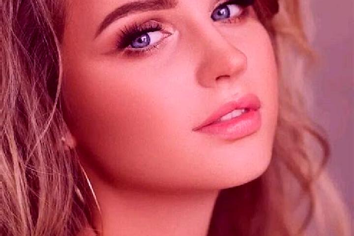 Nora, 28, a red green-eyed caucasian companion based in Gadani. Offering Prostate Massage, Domination, Duos. Available for incall and outcall, overnight book...