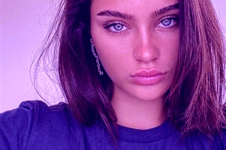 Nora, 32, a red green-eyed latina companion based in Rosalia. Offering Striptease, CIM, Fetish. Available for incall and outcall, overnight bookings available.