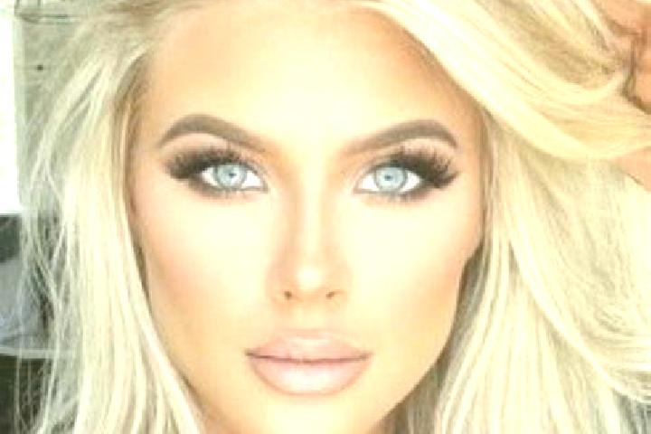 Olivia, 32, a brunette grey-eyed ebony companion based in Poronin. Offering Roleplay, Couples. Available for incall and outcall, day and evening dates.