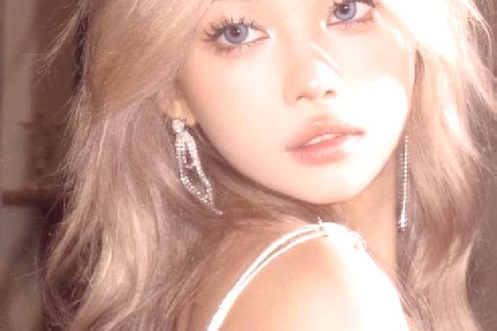Rose, 28, a platinum blonde hazel-eyed middle eastern companion based in Cambrian Heights. Offering Striptease, GFE, 69, Deep French Kissing. Available for i...
