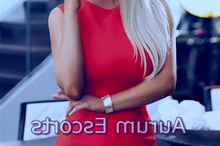 Sadie, 34, a brunette grey-eyed ebony companion based in Fenis. Offering Roleplay, Erotic Massage. Available for incall and outcall, day and evening dates.