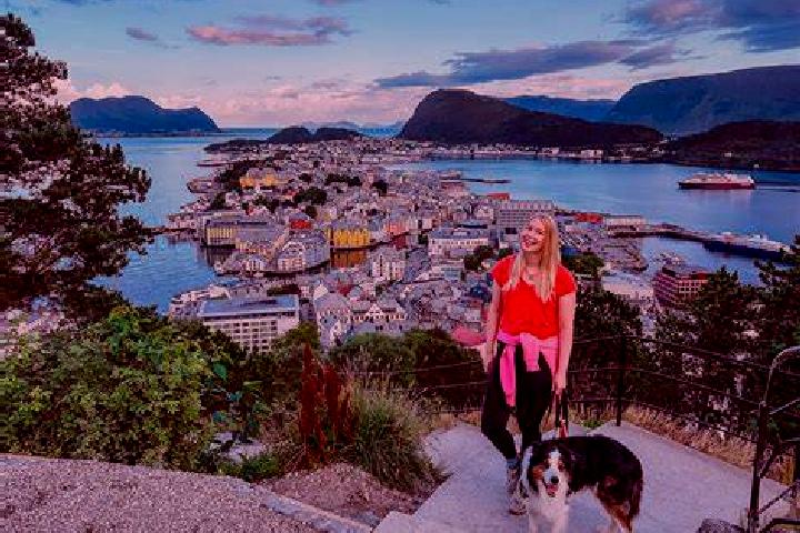 Sage, 29, a auburn brown-eyed indian companion based in Ratbor. Offering Tantra, BDSM, Striptease. Available for incall and outcall, overnight bookings avail...