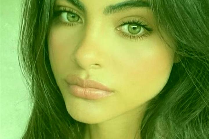 Sage, 32, a auburn blue-eyed caribbean companion based in Beekhuizen. Offering Domination, Fetish, Striptease, BDSM. Available for incall and outcall, day an...