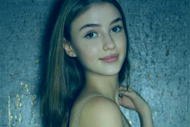 Scarlett, 22 — Escort in Zhulin, China