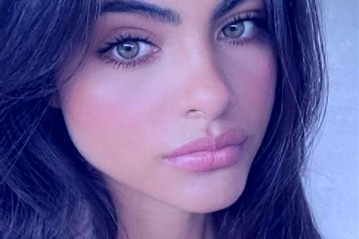 Sienna, 27, a brunette green-eyed mediterranean companion based in Santa Casilda. Offering Prostate Massage, Striptease, GFE, BDSM, Party Girl. Available for...