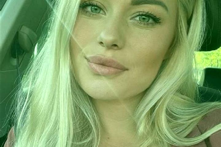 Sofia, 26, a platinum blonde blue-eyed latina companion based in Zimming. Offering Couples, BDSM, 69, Tantra. Available for incall and outcall, day and eveni...