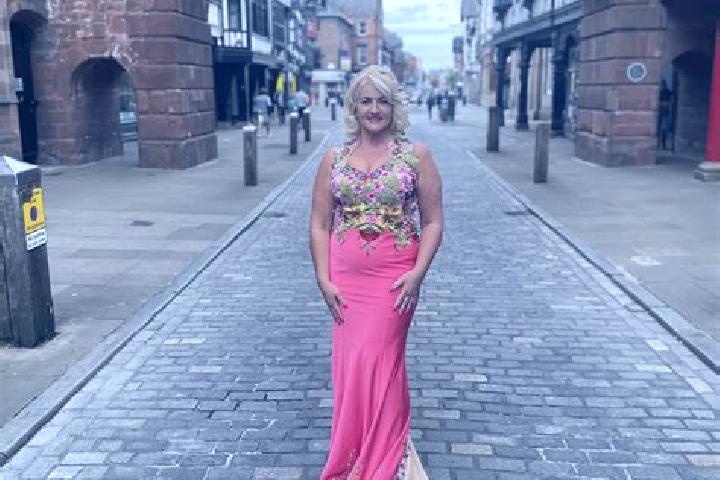 Sofia, 38, a brunette dark-eyed european companion based in Soni. Offering Striptease, CIM, OWO, Couples. Available for incall and outcall, overnight booking...
